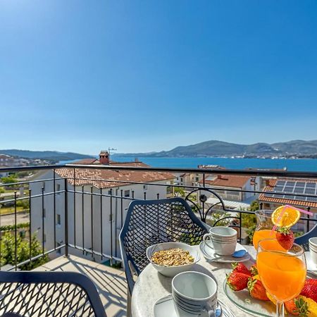 Island Resort Mihaela - Happy Rentals Trogir Exteriér fotografie