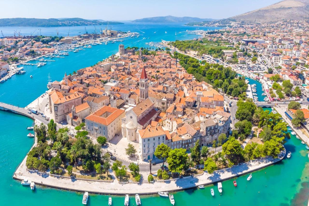 Island Resort Mihaela - Happy Rentals Trogir Exteriér fotografie