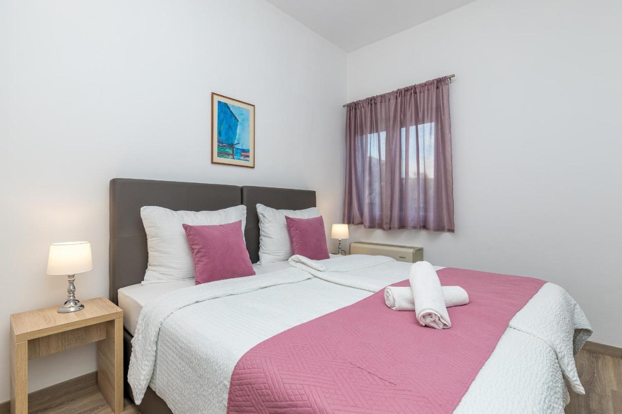 Island Resort Mihaela - Happy Rentals Trogir Exteriér fotografie