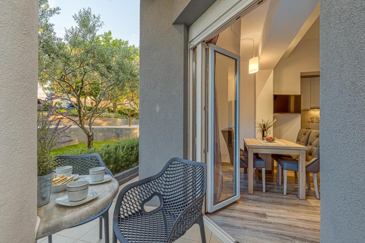 Island Resort Mihaela - Happy Rentals Trogir Exteriér fotografie