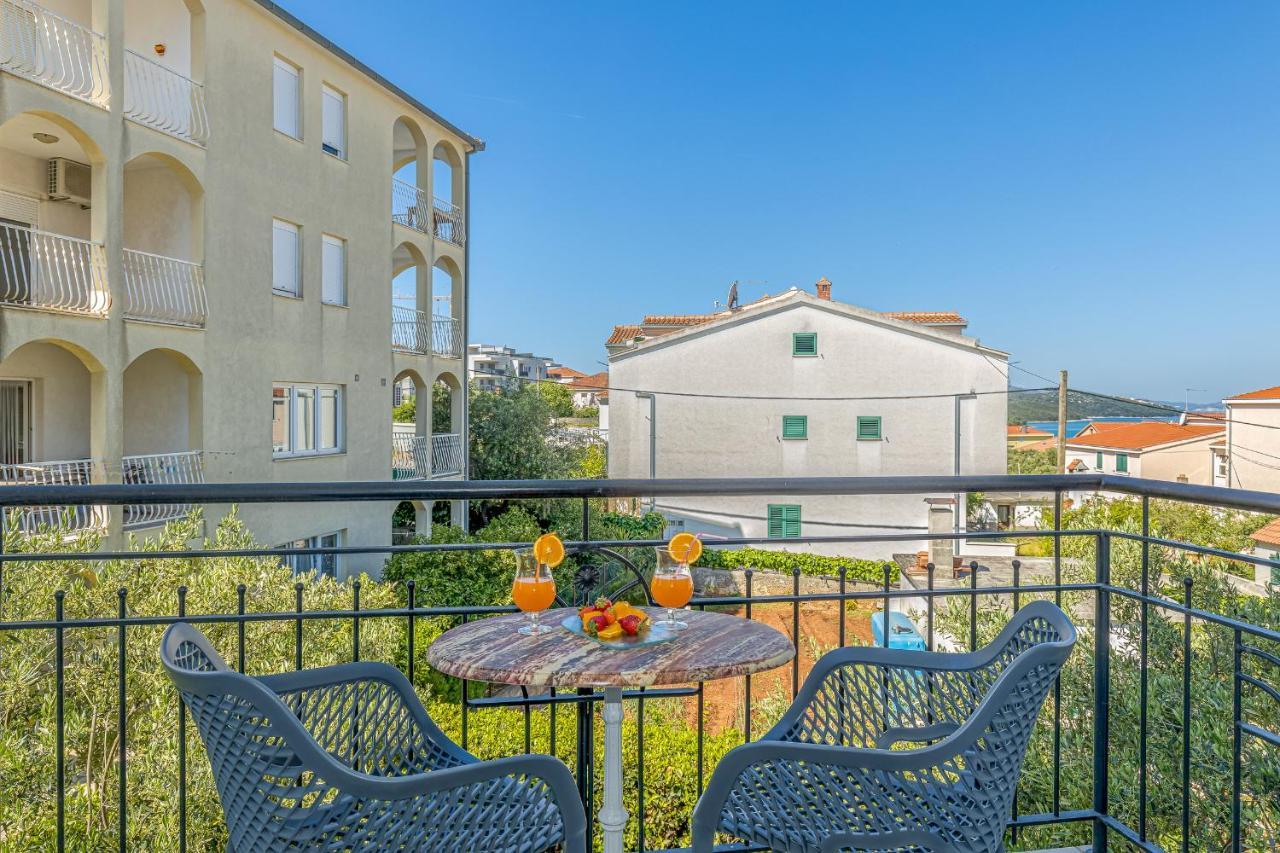 Island Resort Mihaela - Happy Rentals Trogir Exteriér fotografie
