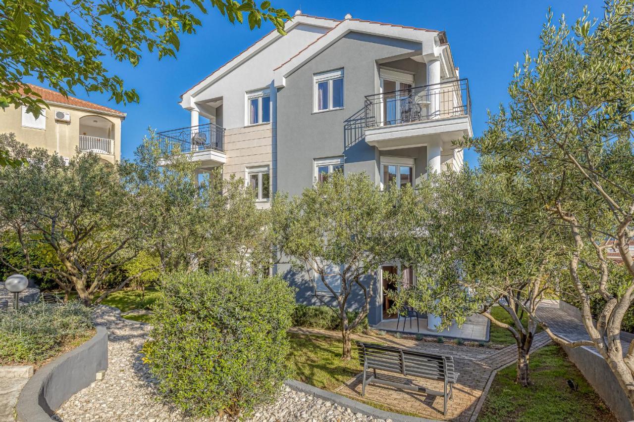 Island Resort Mihaela - Happy Rentals Trogir Exteriér fotografie