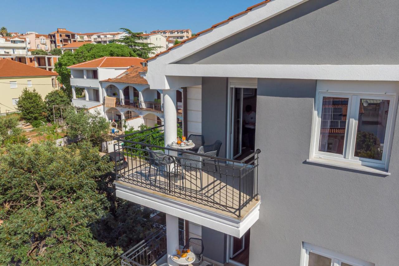 Island Resort Mihaela - Happy Rentals Trogir Exteriér fotografie