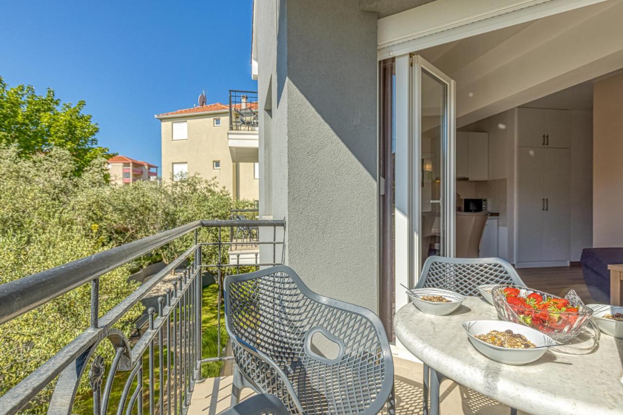 Island Resort Mihaela - Happy Rentals Trogir Exteriér fotografie