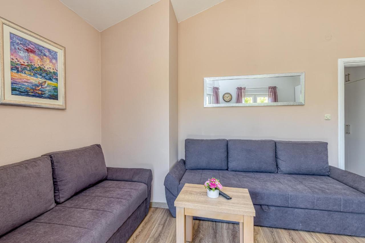 Island Resort Mihaela - Happy Rentals Trogir Exteriér fotografie