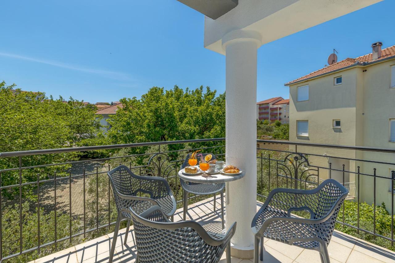 Island Resort Mihaela - Happy Rentals Trogir Exteriér fotografie
