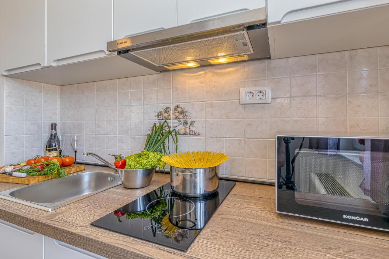 Island Resort Mihaela - Happy Rentals Trogir Exteriér fotografie
