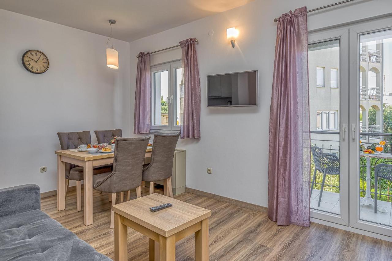 Island Resort Mihaela - Happy Rentals Trogir Exteriér fotografie