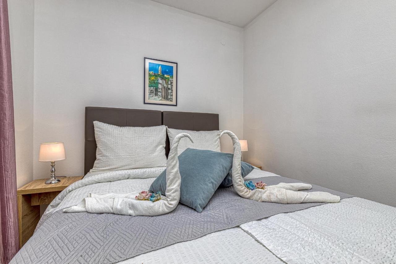 Island Resort Mihaela - Happy Rentals Trogir Exteriér fotografie