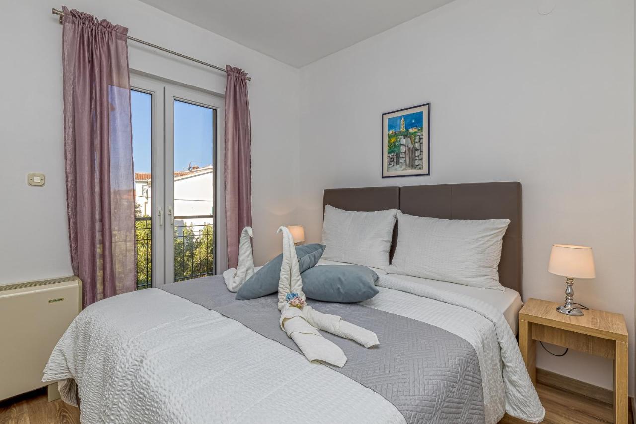 Island Resort Mihaela - Happy Rentals Trogir Exteriér fotografie