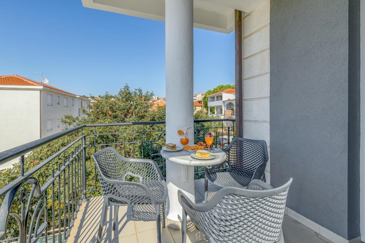 Island Resort Mihaela - Happy Rentals Trogir Exteriér fotografie