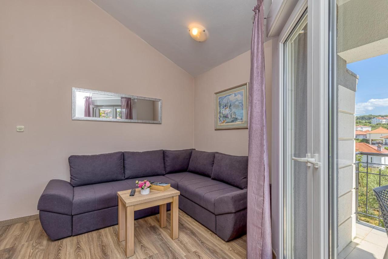 Island Resort Mihaela - Happy Rentals Trogir Exteriér fotografie