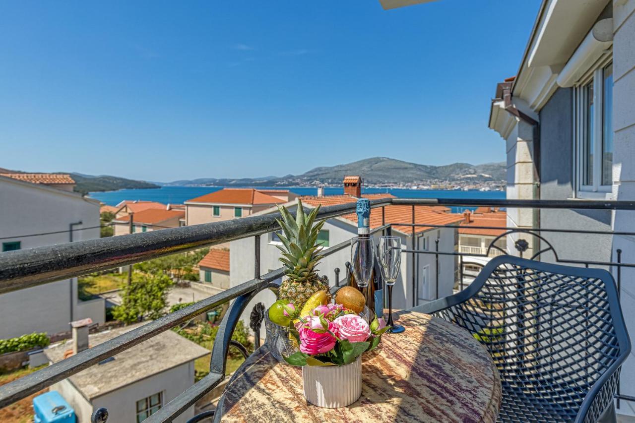 Island Resort Mihaela - Happy Rentals Trogir Exteriér fotografie