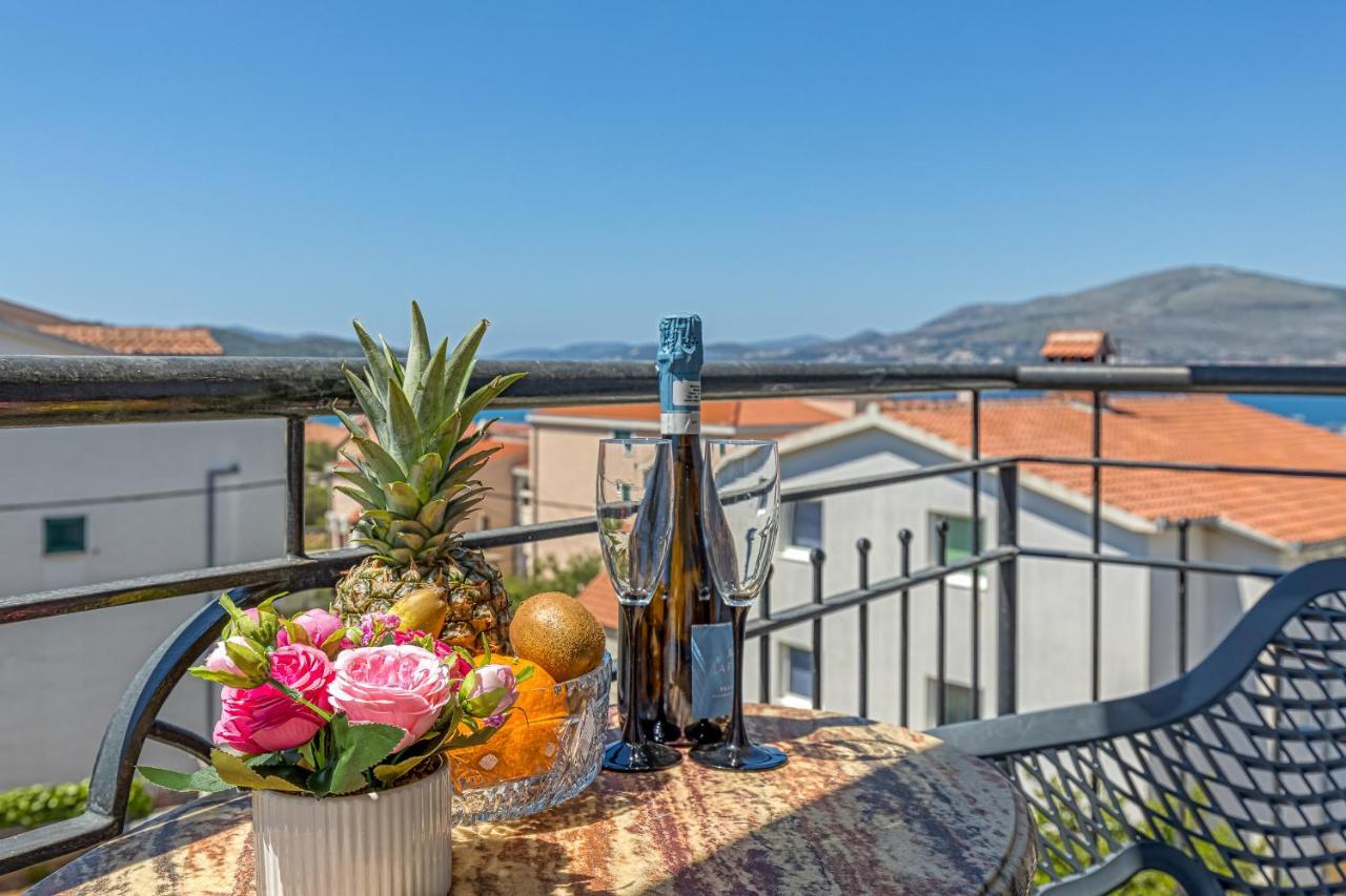 Island Resort Mihaela - Happy Rentals Trogir Exteriér fotografie