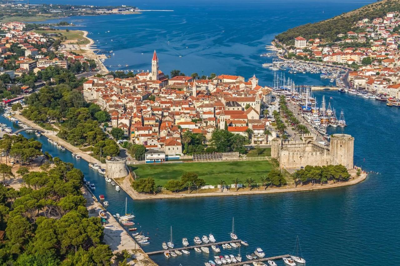 Island Resort Mihaela - Happy Rentals Trogir Exteriér fotografie